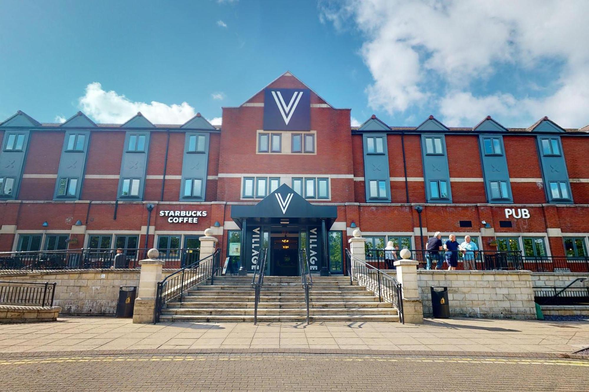 Village Hotel Cardiff Buitenkant foto