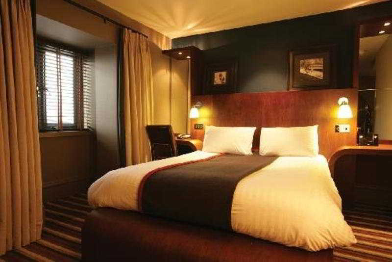 Village Hotel Cardiff Buitenkant foto