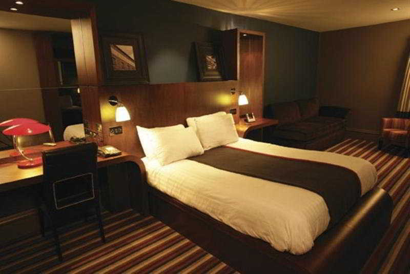 Village Hotel Cardiff Buitenkant foto