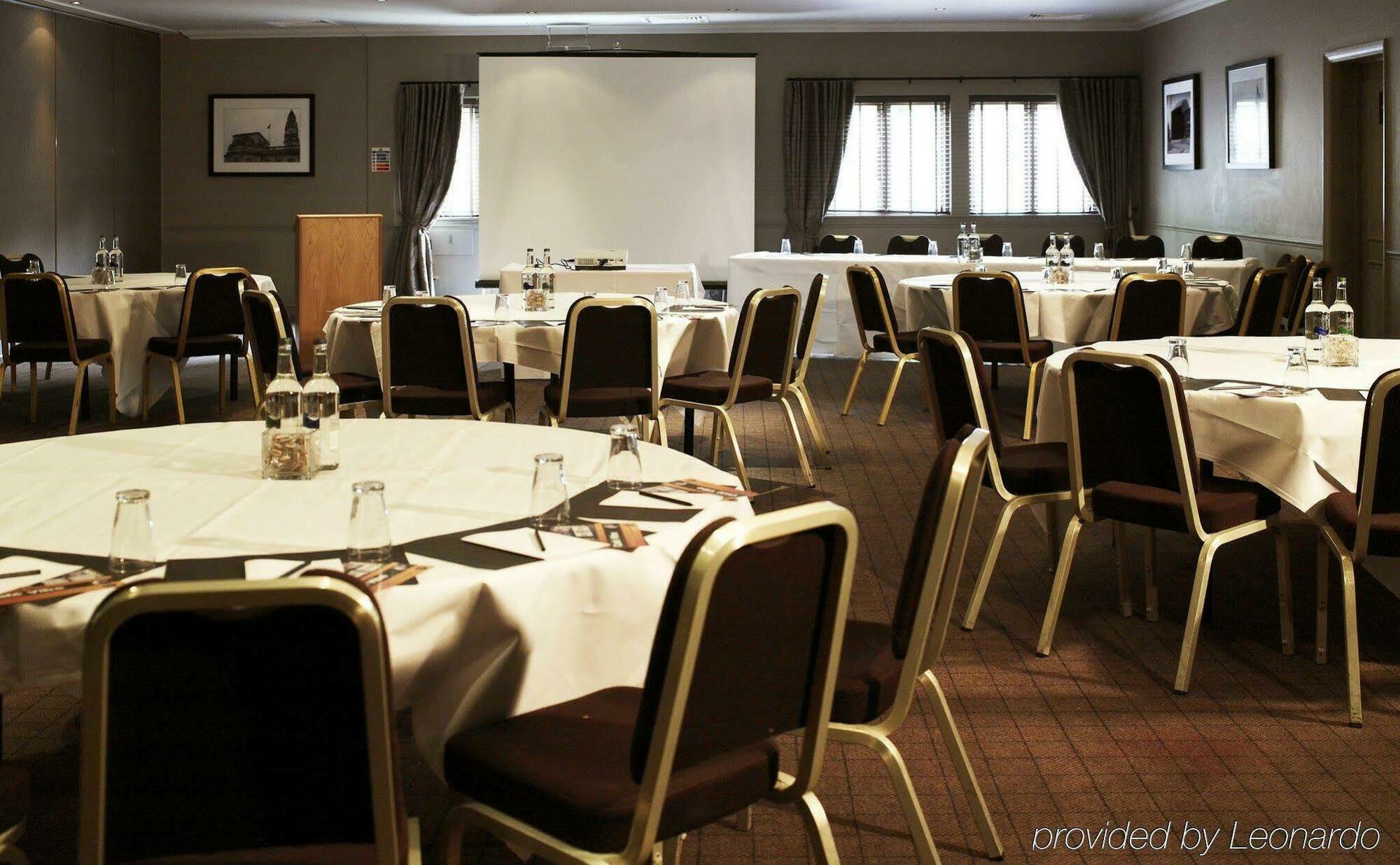 Village Hotel Cardiff Buitenkant foto